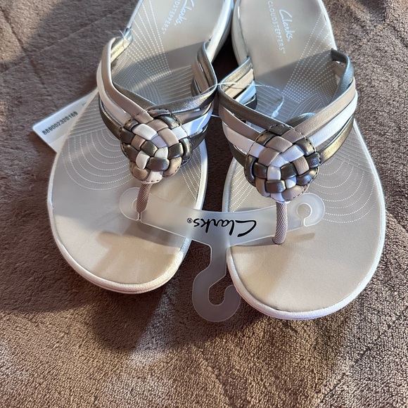 NWT CLARK SANDALS (SIZE 8) - Picture 5 of 7